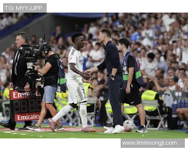 德甲霸主面临解体危机阿隆索加盟皇马三大主力离队拜仁曼城争夺新星